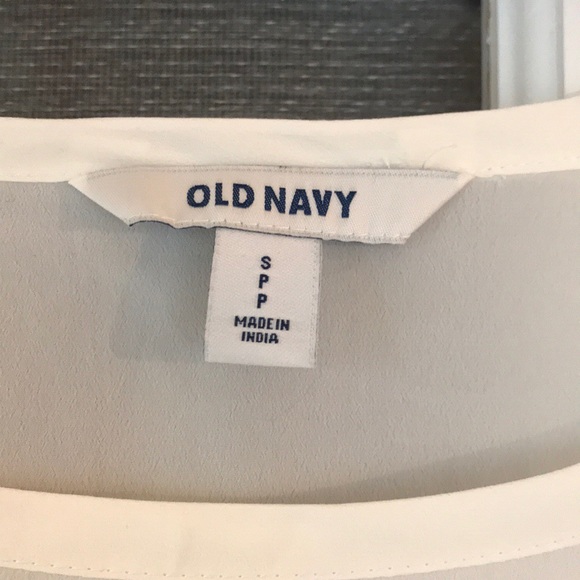 Old navy blouse - Picture 2 of 3
